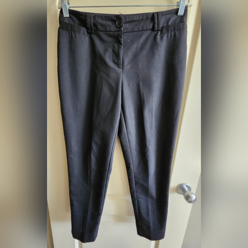 3 / $25 CLEO "Every Body" Black Tailored Ankle Length Pants. Size 6.